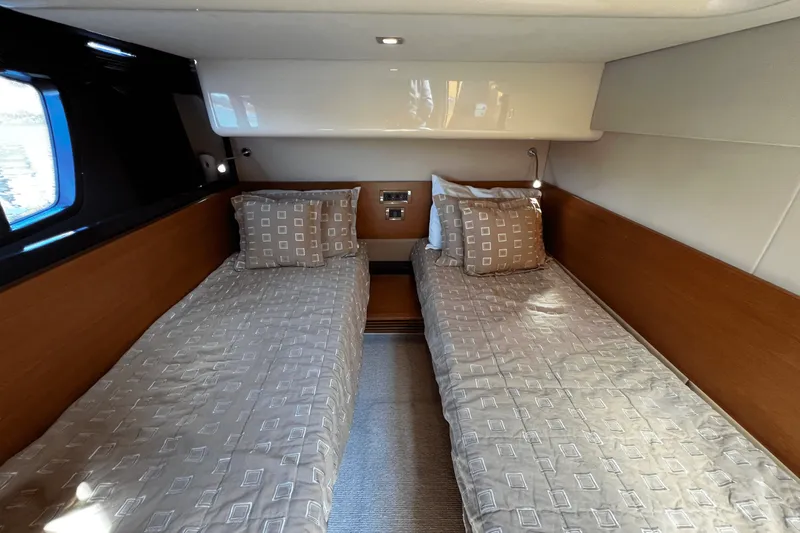 Slide: The Image of Azimut 47 FLYBRIDGE 2011 - 24