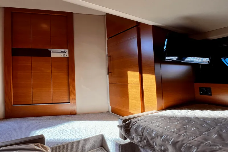 Slide: The Image of Azimut 47 FLYBRIDGE 2011 - 26