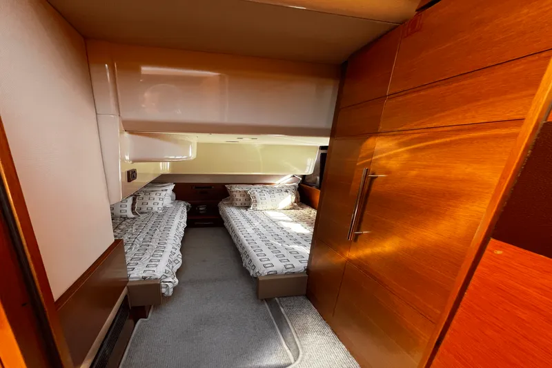 Slide: The Image of Azimut 47 FLYBRIDGE 2011 - 29