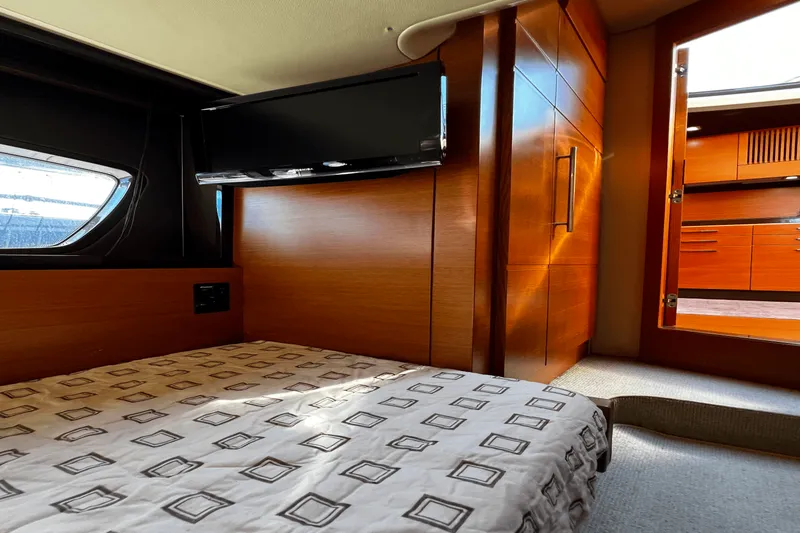 Slide: The Image of Azimut 47 FLYBRIDGE 2011 - 32