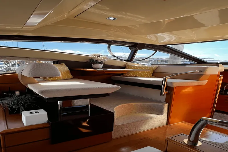 Slide: The Image of Azimut 47 FLYBRIDGE 2011 - 35