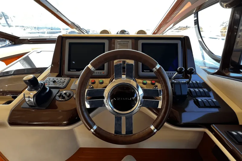 Slide: The Image of Azimut 47 FLYBRIDGE 2011 - 39