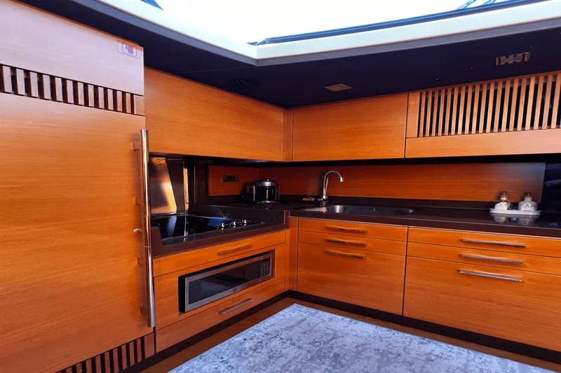 Slide: The Image of Azimut 47 FLYBRIDGE 2011 - 43