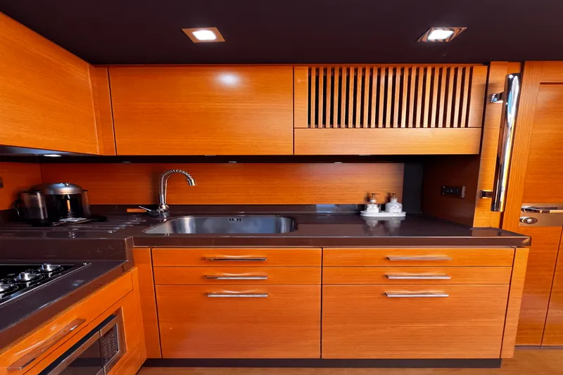 Slide: The Image of Azimut 47 FLYBRIDGE 2011 - 44