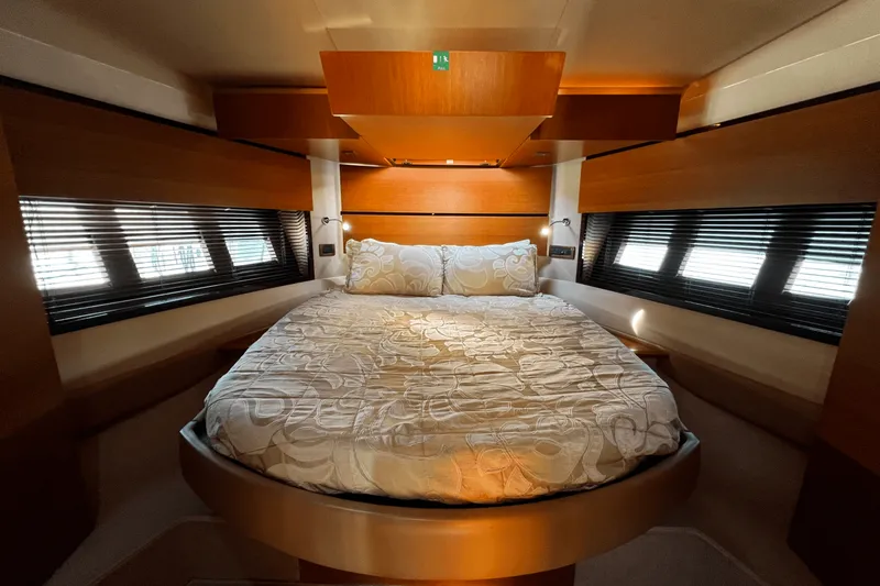 Slide: The Image of Azimut 47 FLYBRIDGE 2011 - 46