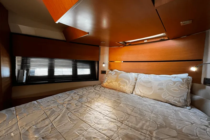 Slide: The Image of Azimut 47 FLYBRIDGE 2011 - 48