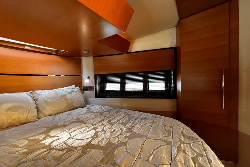 Slide: The Image of Azimut 47 FLYBRIDGE 2011 - 50