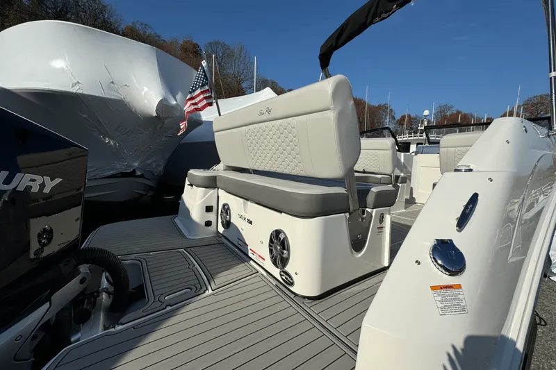 Slide: The Image of Sea Ray SDX 250 Outboard 2025 - 10