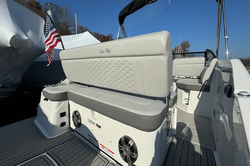 Slide: The Image of Sea Ray SDX 250 Outboard 2025 - 13
