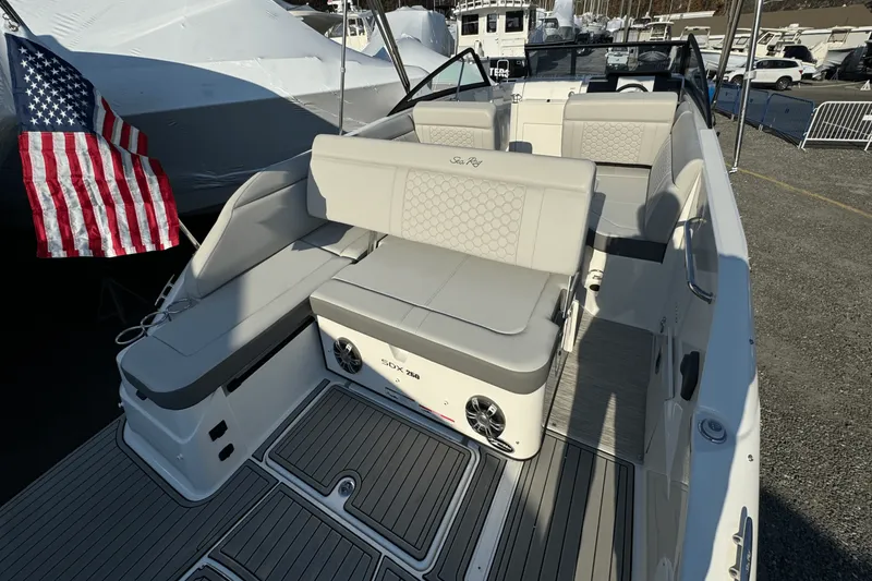 Slide: The Image of Sea Ray SDX 250 Outboard 2025 - 14