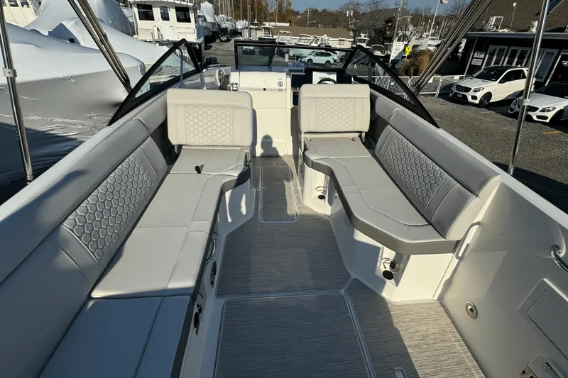 Slide: The Image of Sea Ray SDX 250 Outboard 2025 - 15