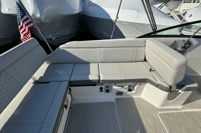 Slide: The Image of Sea Ray SDX 250 Outboard 2025 - 18