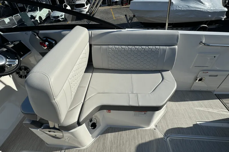 Slide: The Image of Sea Ray SDX 250 Outboard 2025 - 20
