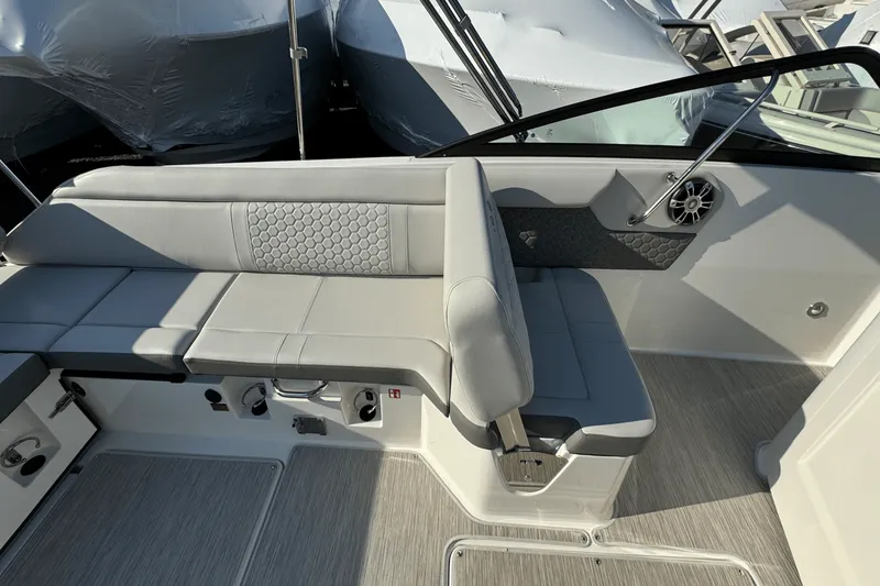 Slide: The Image of Sea Ray SDX 250 Outboard 2025 - 22