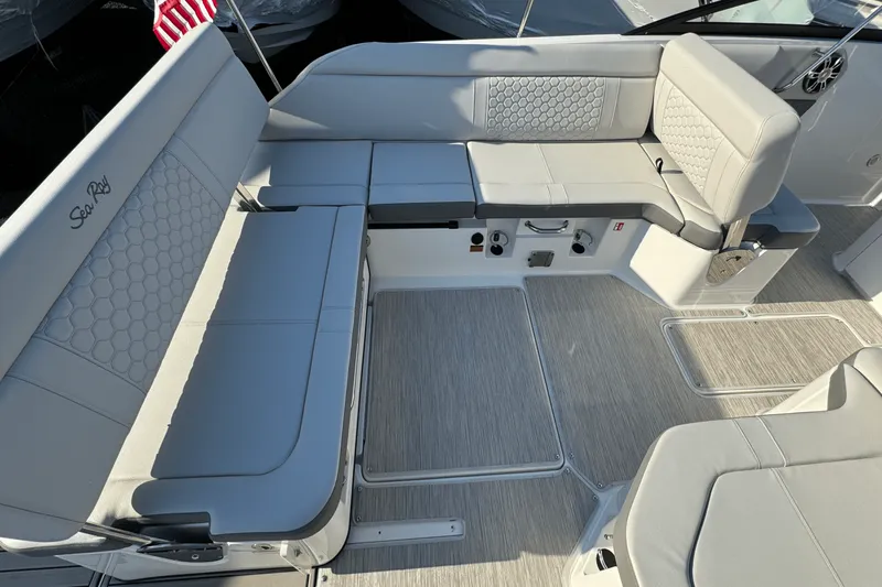 Slide: The Image of Sea Ray SDX 250 Outboard 2025 - 23