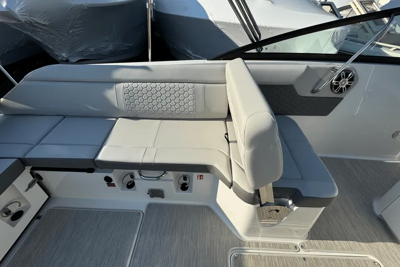 Slide: The Image of Sea Ray SDX 250 Outboard 2025 - 25