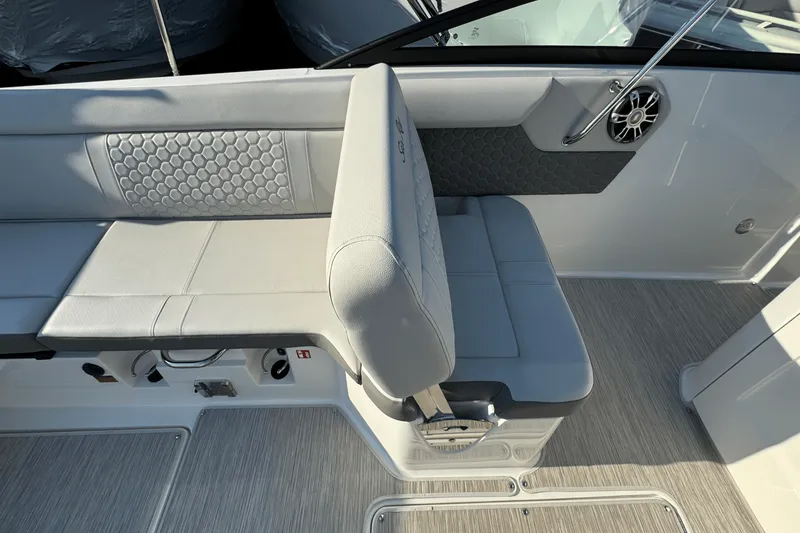 Slide: The Image of Sea Ray SDX 250 Outboard 2025 - 28