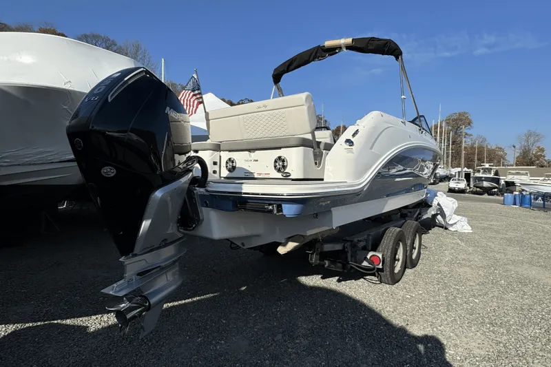 Slide: The Image of Sea Ray SDX 250 Outboard 2025 - 3