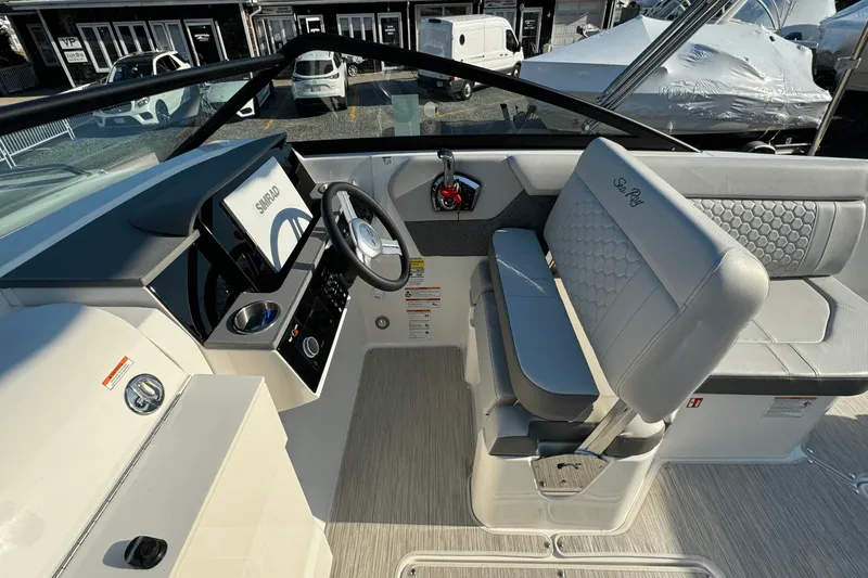 Slide: The Image of Sea Ray SDX 250 Outboard 2025 - 33