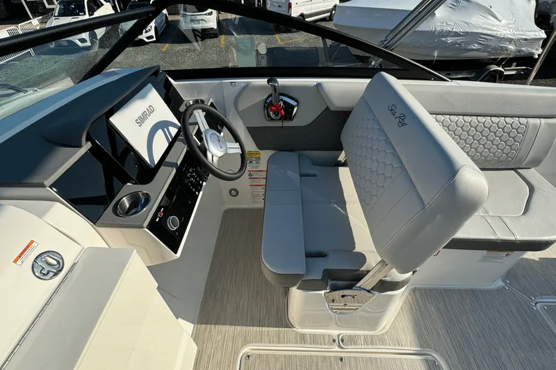 Slide: The Image of Sea Ray SDX 250 Outboard 2025 - 34