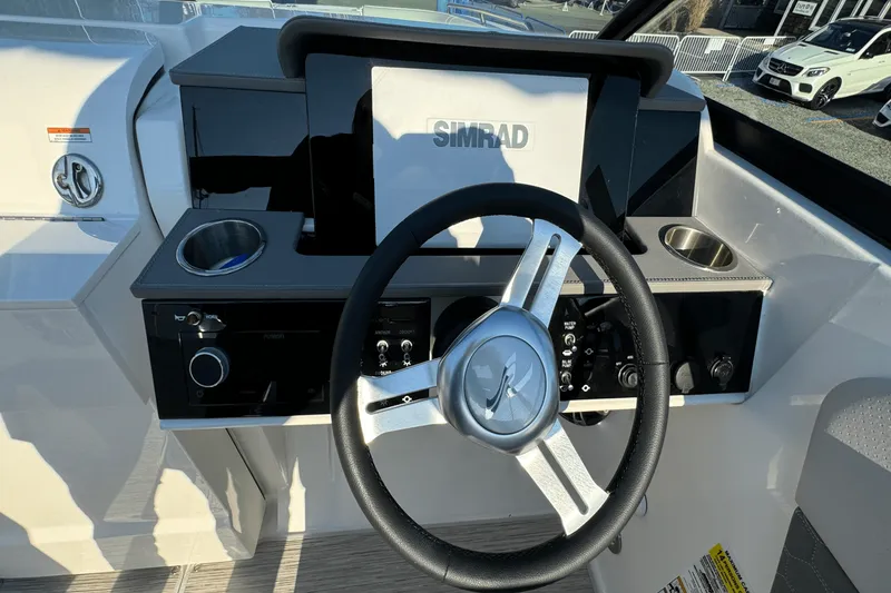 Slide: The Image of Sea Ray SDX 250 Outboard 2025 - 37