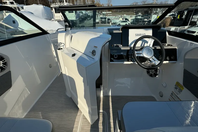 Slide: The Image of Sea Ray SDX 250 Outboard 2025 - 41