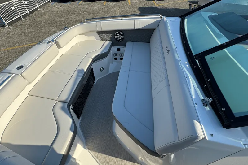 Slide: The Image of Sea Ray SDX 250 Outboard 2025 - 49