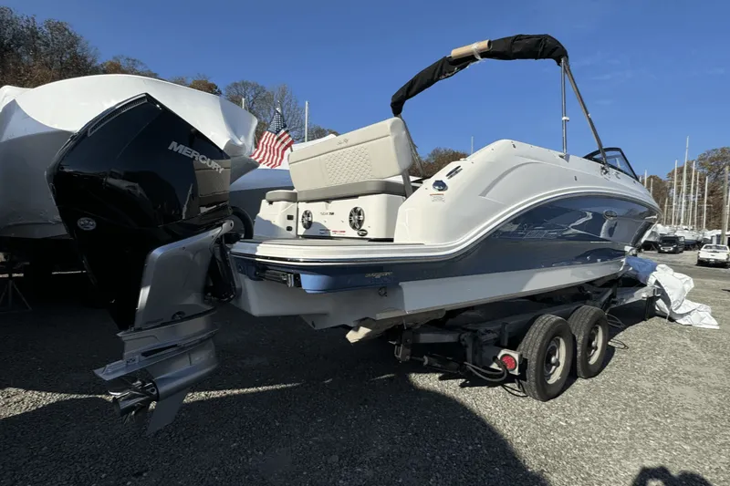 Slide: The Image of Sea Ray SDX 250 Outboard 2025 - 5