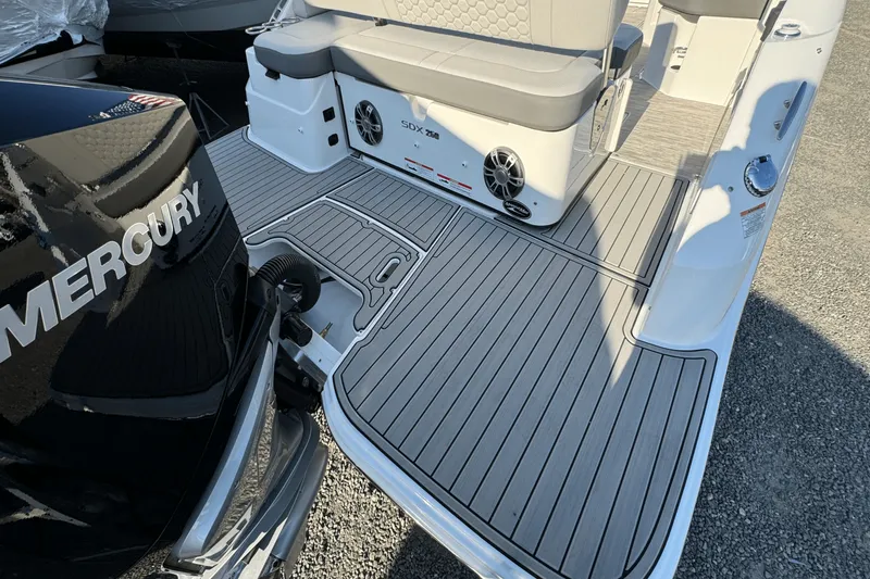 Slide: The Image of Sea Ray SDX 250 Outboard 2025 - 8