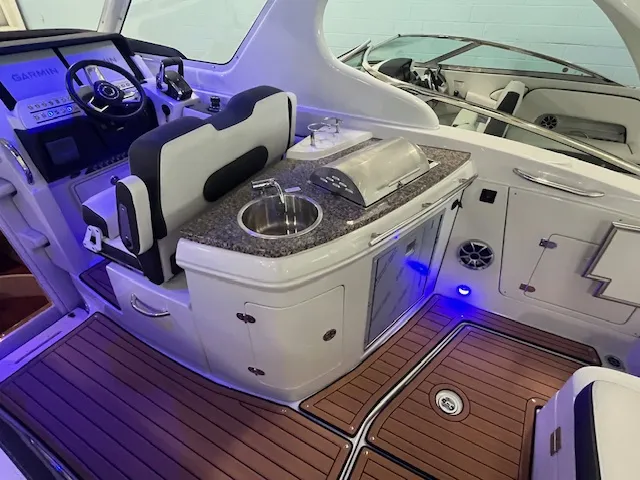 Slide: The Image of Crownline Boats 310 CRX 2025 - 6
