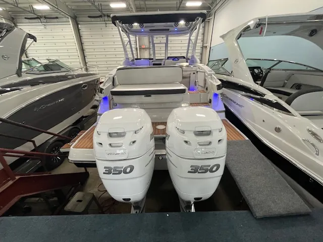 Slide: The Image of Crownline Boats 310 CRX 2025 - 19