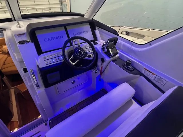 Slide: The Image of Crownline Boats 310 CRX 2025 - 7