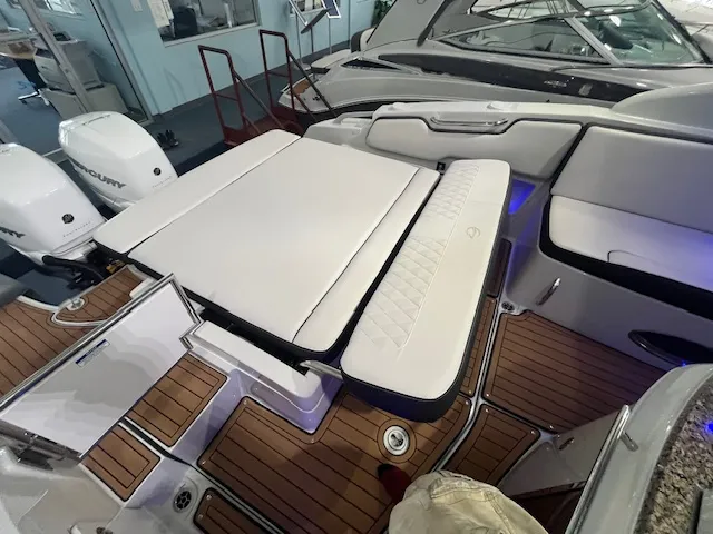 Slide: The Image of Crownline Boats 310 CRX 2025 - 21