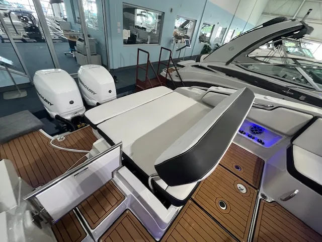 Slide: The Image of Crownline Boats 310 CRX 2025 - 22