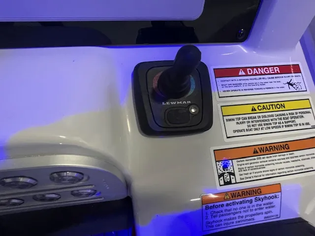 Slide: The Image of Crownline Boats 310 CRX 2025 - 8