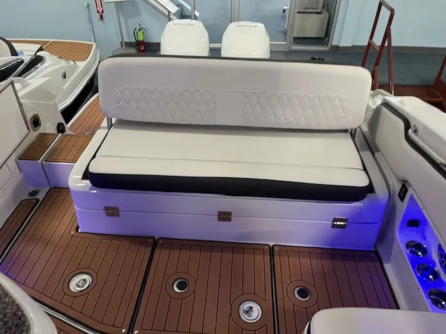 Slide: The Image of Crownline Boats 310 CRX 2025 - 3