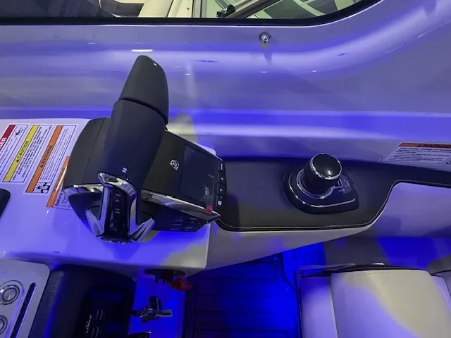 Slide: The Image of Crownline Boats 310 CRX 2025 - 9