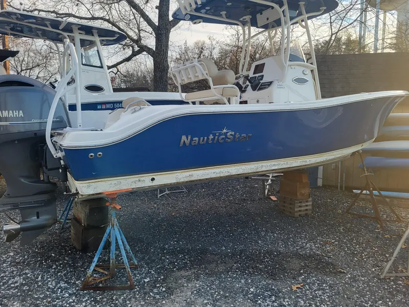 Slide: The Image of NauticStar 2302 Legacy 2021 - 9