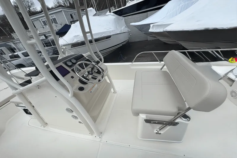 Slide: The Image of Boston Whaler 210 Montauk 2025 - 10