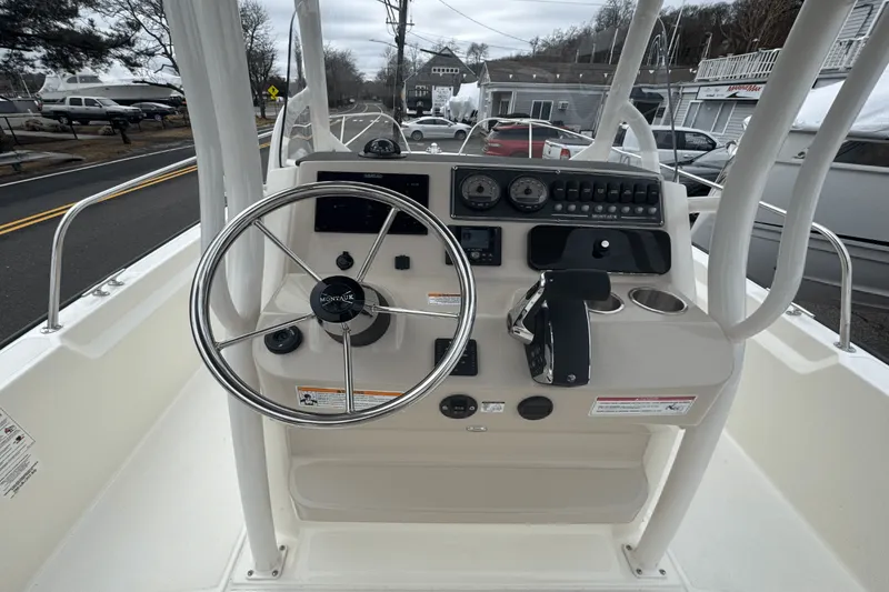 Slide: The Image of Boston Whaler 210 Montauk 2025 - 12