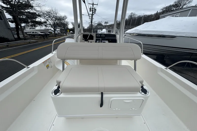 Slide: The Image of Boston Whaler 210 Montauk 2025 - 17