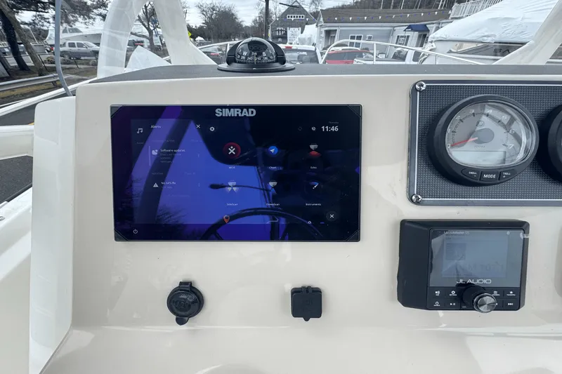 Slide: The Image of Boston Whaler 210 Montauk 2025 - 23