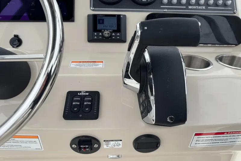 Slide: The Image of Boston Whaler 210 Montauk 2025 - 24