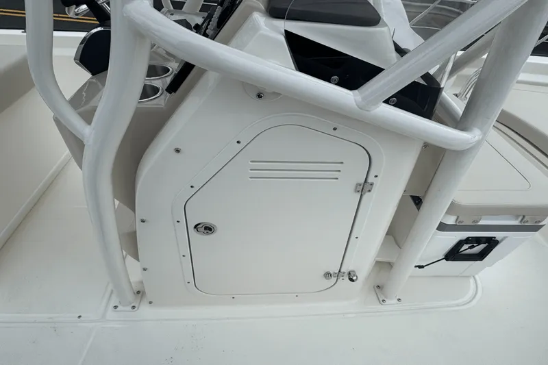 Slide: The Image of Boston Whaler 210 Montauk 2025 - 26