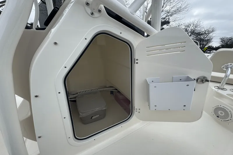 Slide: The Image of Boston Whaler 210 Montauk 2025 - 27