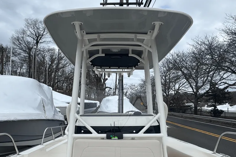 Slide: The Image of Boston Whaler 210 Montauk 2025 - 31