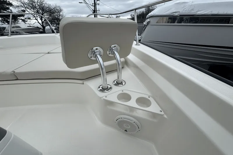 Slide: The Image of Boston Whaler 210 Montauk 2025 - 33