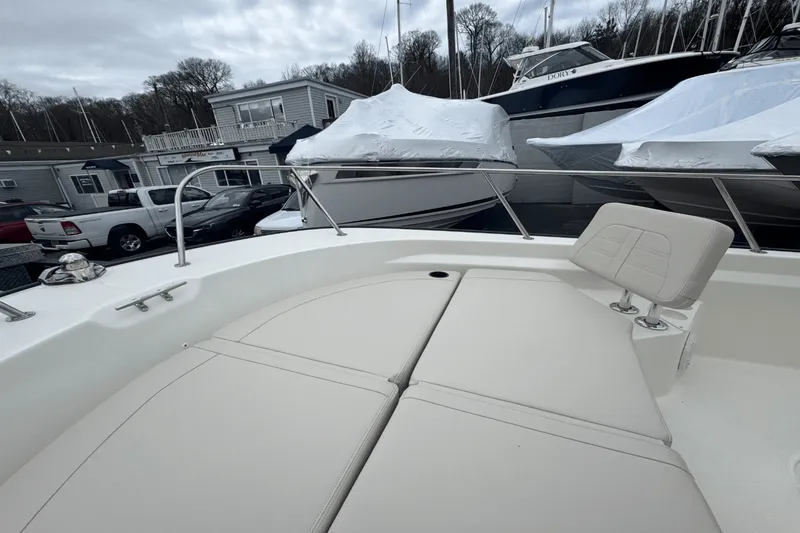 Slide: The Image of Boston Whaler 210 Montauk 2025 - 35