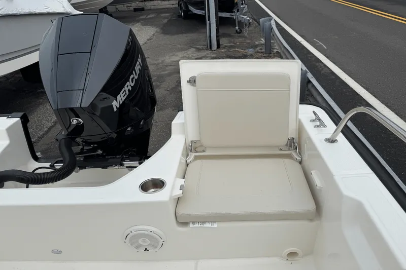 Slide: The Image of Boston Whaler 210 Montauk 2025 - 7