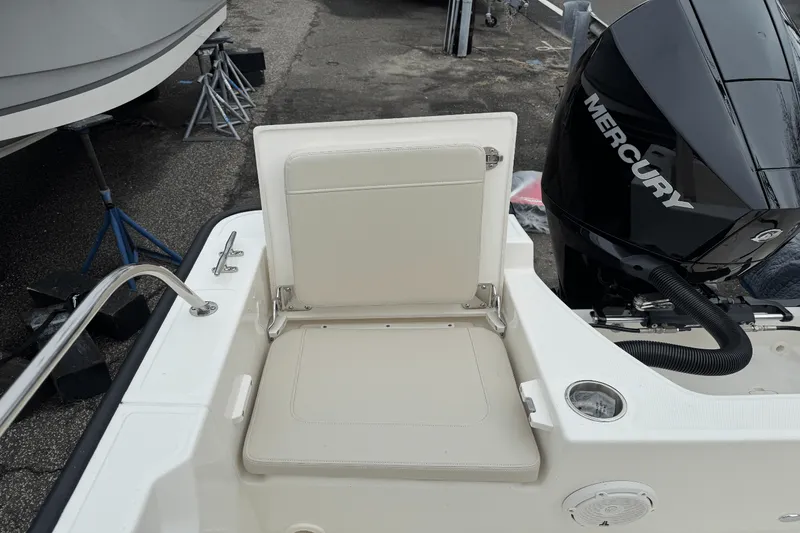 Slide: The Image of Boston Whaler 210 Montauk 2025 - 8